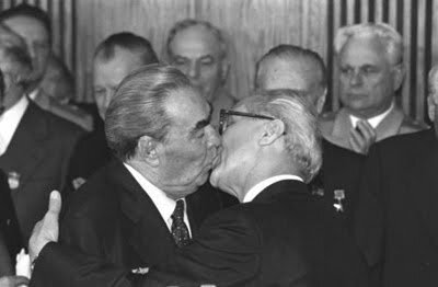 Beso Histórico entr Breznev y Honecker