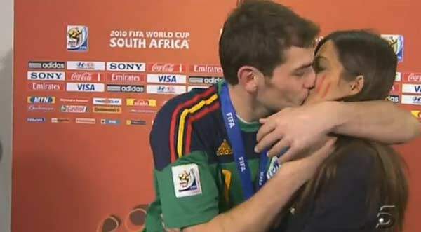 Beso del Mundial entre Iker Casillas y Sara Carbonero